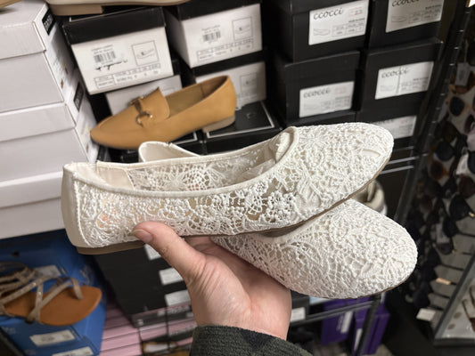 Lace flats